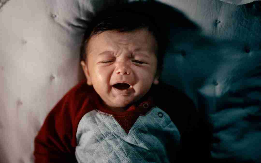 Cómo calmar a un bebé que llora de noche